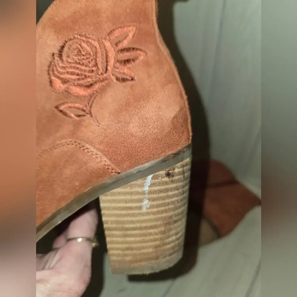 Lucky Brand Womens Floral Embroidered Suede Leather Boots Sz 8 Stacked Heel Rust